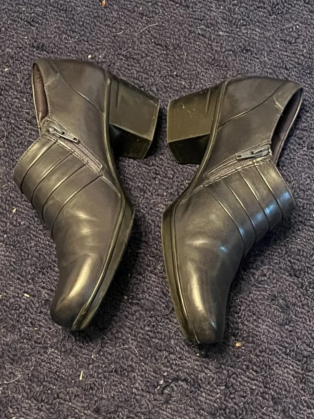 Size 8.5M Clarks Navy Ultimate Comfort Leather Slip-On Shoes